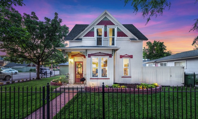 Loveland Casa | Downtown Loveland Charmer- Located in the heart of Historic Downtown Loveland.