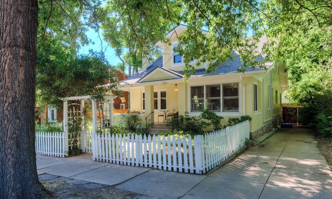 Downtown Casa | Downtown Marvel in unbeatable location!