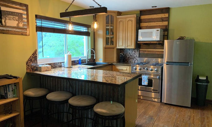 Historic Downtown Melbourne Casa | Escapada al centro de Melbourne en Urban City Walk, a solo minutos de la playa.