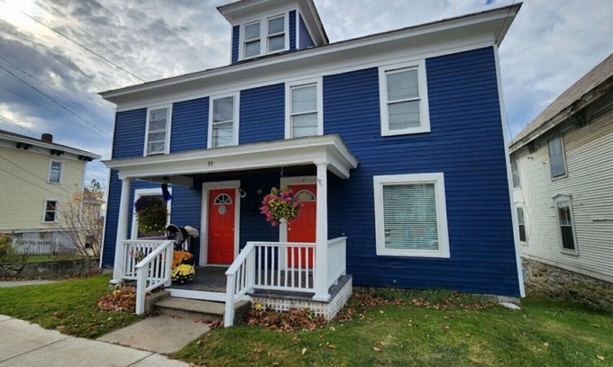 Middlebury Apartamento | Downtown Middlebury 3 habitaciones, ¡camine por todas partes!