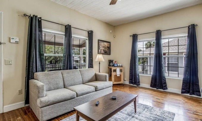 South Pensacola Casa | Downtown! Modern Interior! Sweet on Strong - B