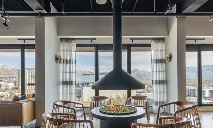 People's Freeway Apartamento | DT Mountain Views + Fire pit |Free Pkg, Gym
