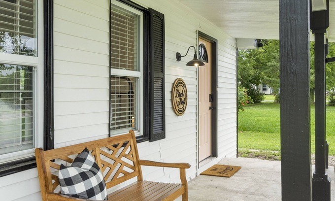 Owasso Casa | DOWNTOWN OWASSO! Newly Remodeled. The Birch Nest