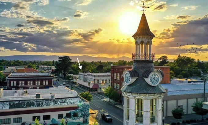 Red Bluff Apartamento | Downtown Red Bluff Turn-of-the-Century Apartment w/ Kitchenette