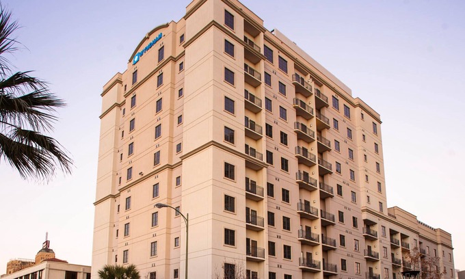 Downtown San Antonio Complejo | Centro de San Antonio Resort cerca de RiverWalk y The Alamo con piscina en la azotea y bañera de hidromasaje