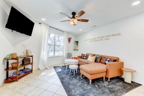 Wimberley Casa | Downtown - Shiner Bungalow at Beer Ranch Project