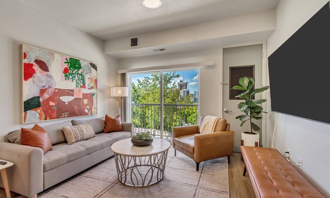 Lower Avenues Casa | Downtown SLC 1BR/1BA King Suite w/ Equipped Kitchen + Queen Sleeper + Gym