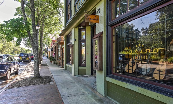 Southern Pines Apartamento | Downtown Townhome; Walk to Dine & Shop on Broad St