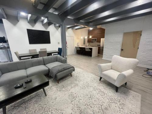Downtown Richmond Apartamento | Downtown Vibes 2BR Parking Bikes
