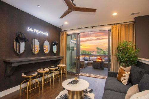 Buena Vista Casa | Downtown Views Glam Stations Close to Broadway