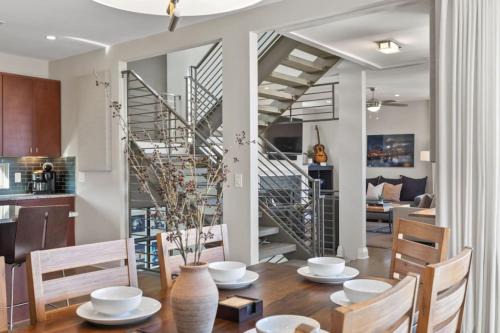 Edgehill Casa | Downtown w Rooftop Deck 4 Bedrooms 3 Baths