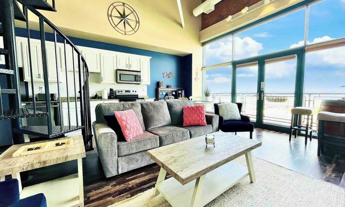 Sandusky Condominio | Downtown Walk To Everything! Amazing Water Views!