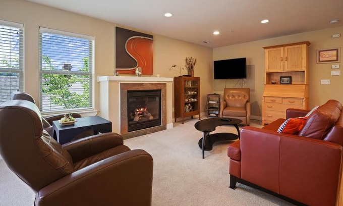 Old Bend Casa | Downtowner Apartment home