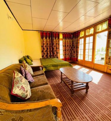 Tingmosgang Casa | Dragon guesthouse and garden restaurant