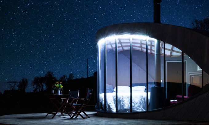 Felinfach Casa | Relájese en la gran cama giratoria o colóquese en el calor de la estufa de leña. El Ojo del Dragón es una alerta