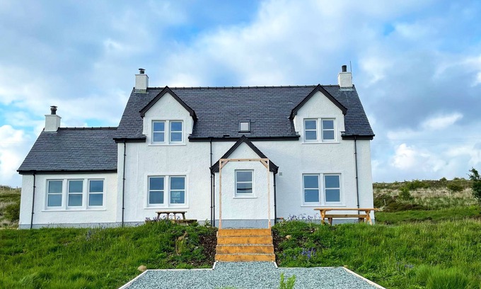 Caroy Casa | Dramatic Sea Views At Healabhal House on the Isle of Skye.