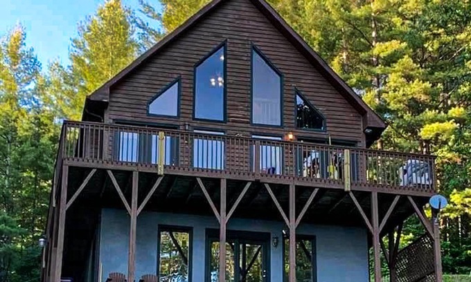 Grassy Creek Cabina | Pet-Friendly Sept Retreat - Bring the Whole Family to Dream Mountain Delight!
