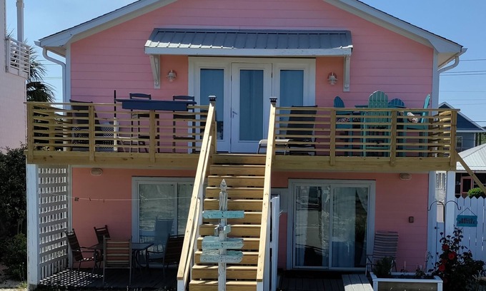 Kure Beach Casa | Dreamers Den Oceanfront Beach Cottage/ Kure Beach