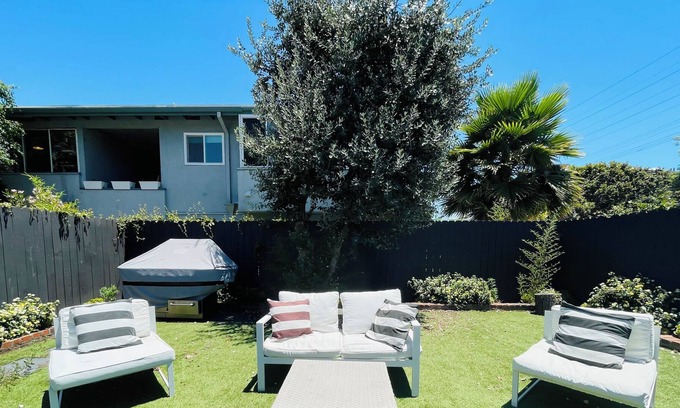 North Hollywood Villa | Dreamy Farmhouse in Studio City