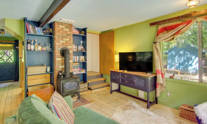 Baring Cabina | Dreamy Gold Bar Cabin: River Access + Pets Welcome