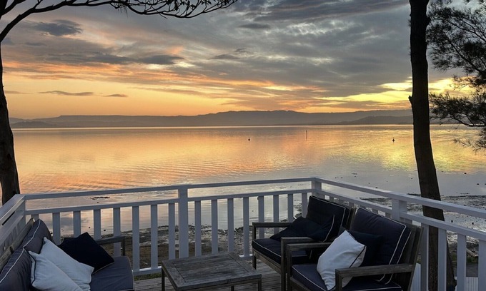 Lake Heights Casa | Dreamy Lake Retreat & Sunsets