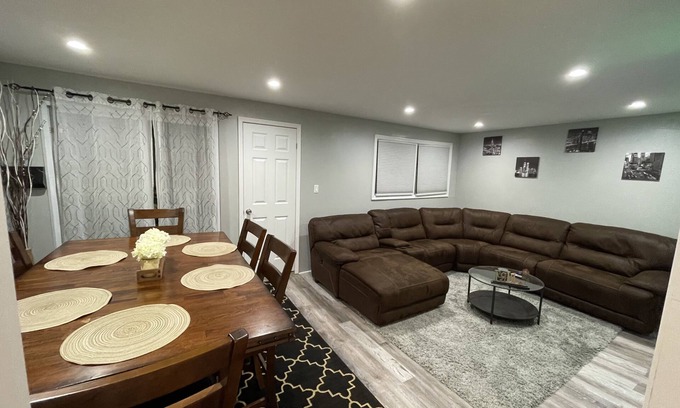 North Bergen Casa | Dreamy & Newly Renovated. Close to Metlife & NYC !