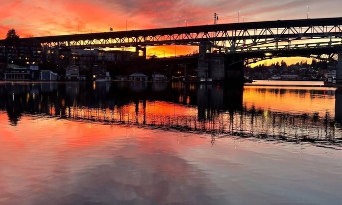 University District Alquiler De Eote | Drifted Dreamer 1-bedroom house boat in Seattle