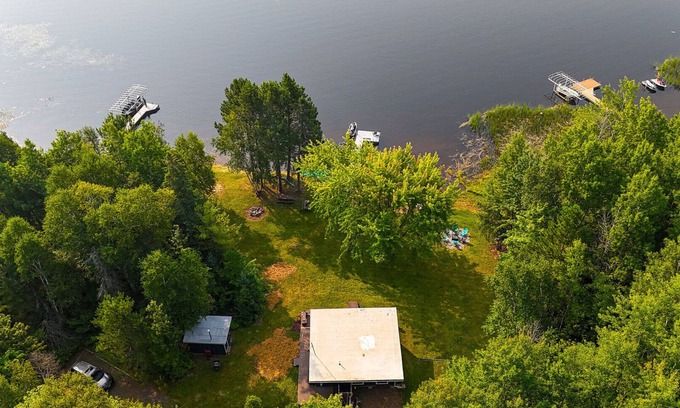 Whiteface Reservoir Cabina | Driftwood Dreams Escape | Island Lake Cabin