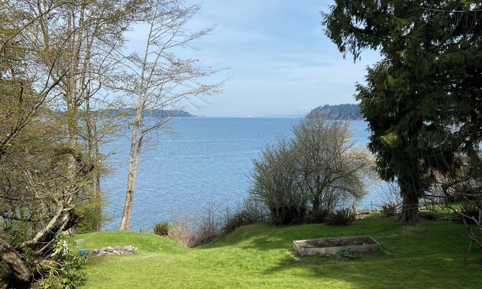 South Colby Casa | Drive up, private beach house, breathtaking views