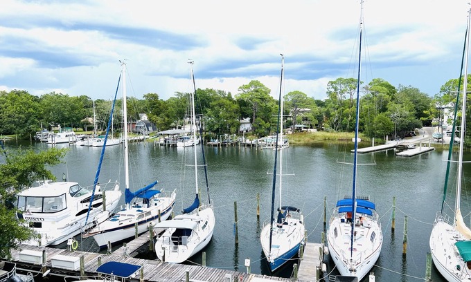 Niceville Apartamento | Drop Anchor Now Booking Fall