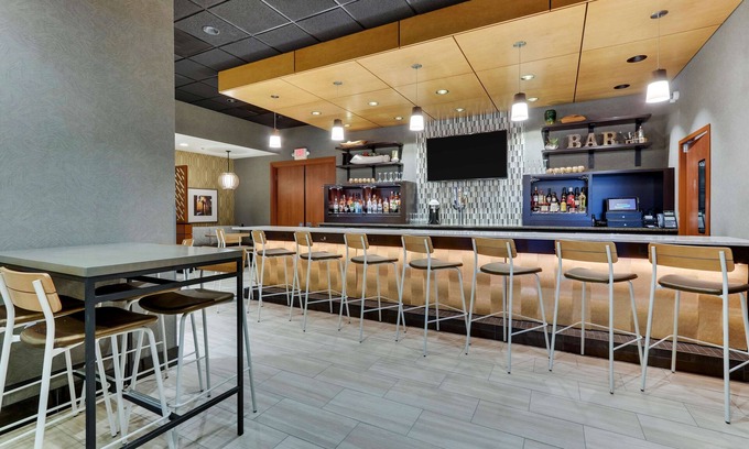 Florida Central Atlantic Coast Hotel | Drury Inn & Suites near Universal Orlando Resort