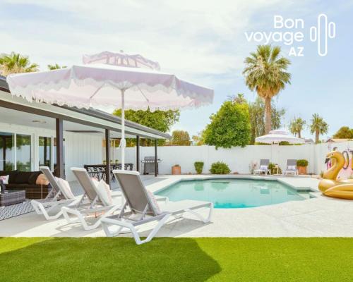 Papago Parkway Casa | Dry Martini