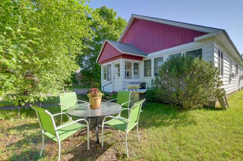 North Creek Casa | Dtwn Escape half Mi to New Gore Mountain Lodge!