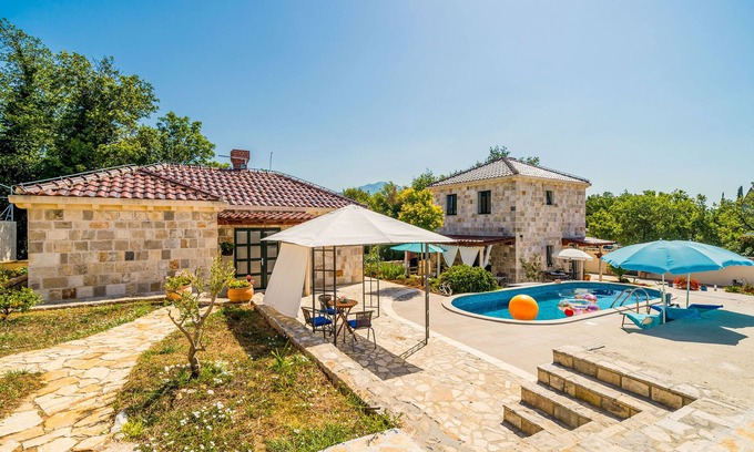 Mocici Chalet De Esquí | Dubrovnik Chalets - 2 charming stone houses