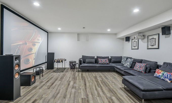 Fairfax Casa | Dulles Luxury: Movie Theater, Grill, Gazebo !