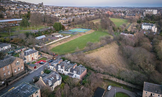 Glenisla Casa | Dundee, Luxurious 4-Bedroom Townhouse Free Parking City Centre