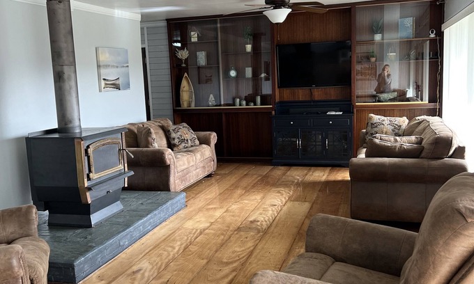 Lakeside Casa | Dune and lake access and lots of parking!