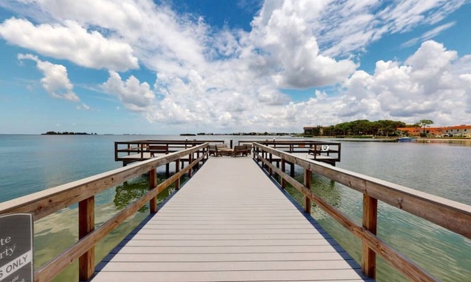 Dunedin Condominio | Dunedin Honeymoon Island Getaway! Kayaks, Bikes & Sunsets! Waterfront Community