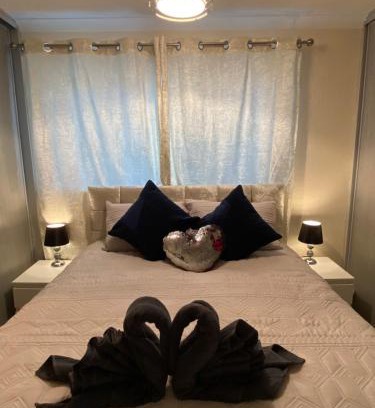 Dunfermline Casa | Dunfermline, 2 bedroom home free on street parking