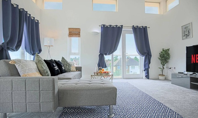 Newport Pagnell Apartamento | Duplex Apartment Balcony FreeParking SmartTV