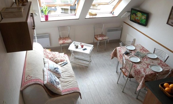 Bagneres-de-Luchon Apartamento | Duplex T3 à Luchon - 6 pers, télécabine, parking, wifi - FR-1-313-164