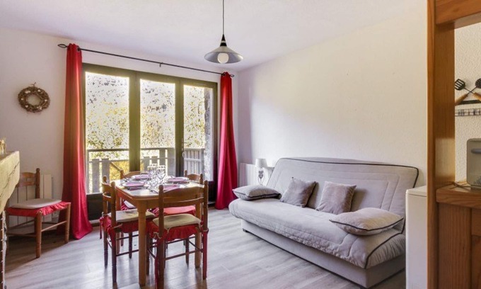 Esquieze-Sere Apartamento | Apartamento Dúplex T3 para 6 pers. con Chimenea y Balcón en Esquièze-Sère