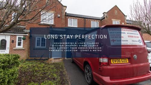 Boldon Colliery Casa | Dwellcome Home Ltd 3 Double Bedroom House, Private Estate, Driveway Parking, Fast WIFI, Ideal for Long Term Contractor, etc Stays, 3 miles 7 mins drive to Nissan, 15 mins to Sunderland Newcastle, Regular Housekeeping Options - See Our Site for Assurance