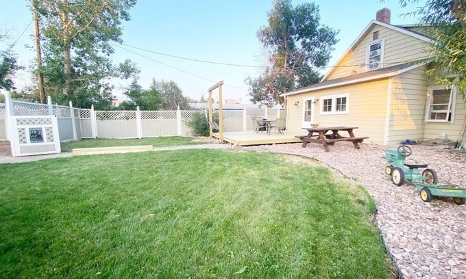 Custer Casa | Dwntwn Custer Farmhouse on Main St. with Hot Tub