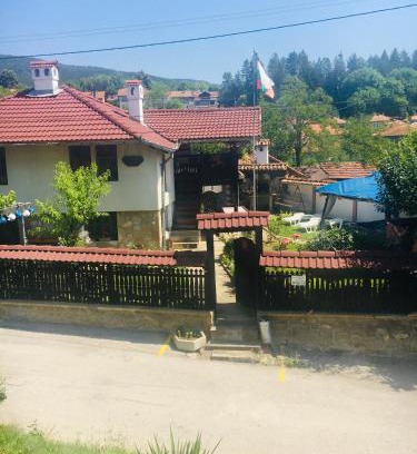 Elena Casa | Dyadovata Kashta