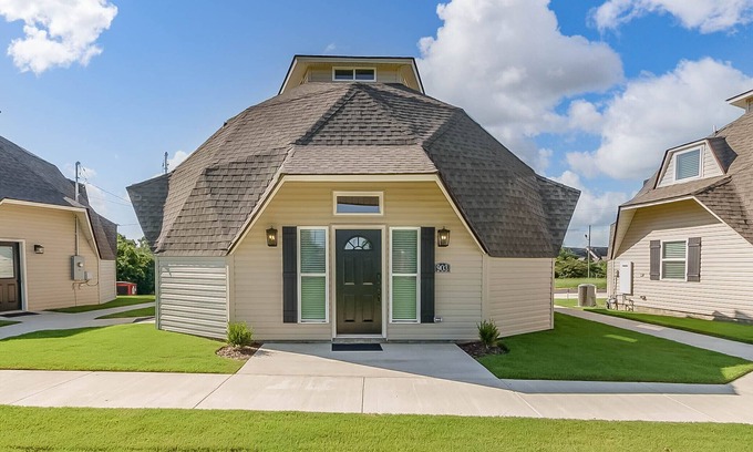 Tuscaloosa Casa | Dynasty Dome 903 - Book for Football Season!