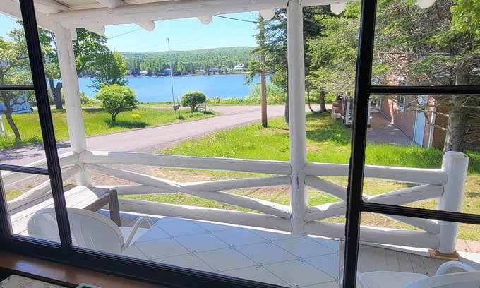 Eagle Harbor Cabina | CASA DE ESCUELA (ÁGUILA DEL ÁGUILA): Keweenaw Peninsula-Cozy, tv por cable, wifi!