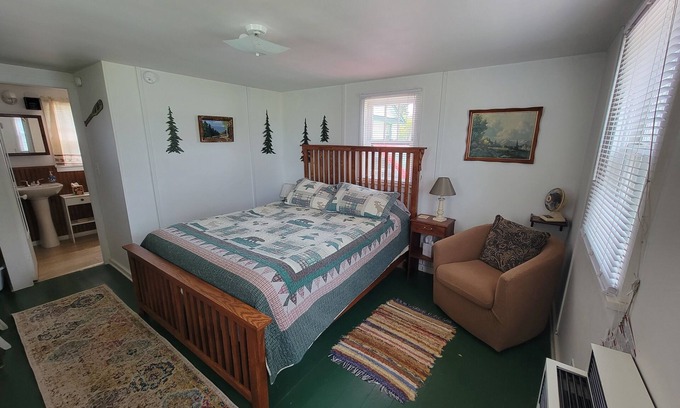 Eagle Harbor Cabaña | PINOS DE PUERTO: pintoresco 1 habitación (incluyendo el área de mini-cocina), 1 baño en Eagle Harbor