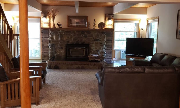 Eagle River Cabina | Eagle River Vacation Home. Pacífico. Espacioso. Muchas comodidades.