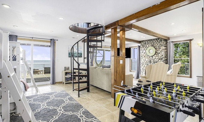 South Haven Casa | Eagle's Landing: Lake Michigan Waterfront, Private Beach, Fireplace, Decking